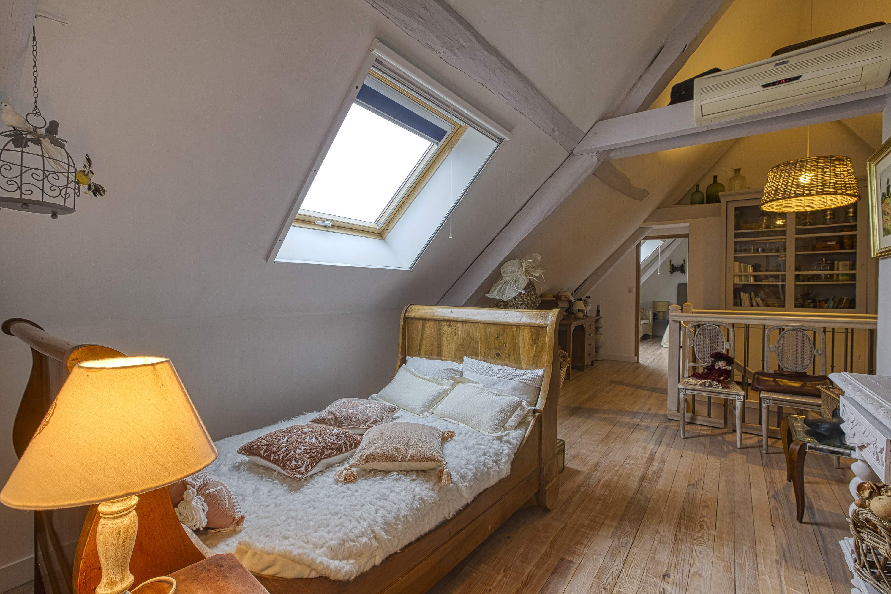 Lit d'appoint couloir